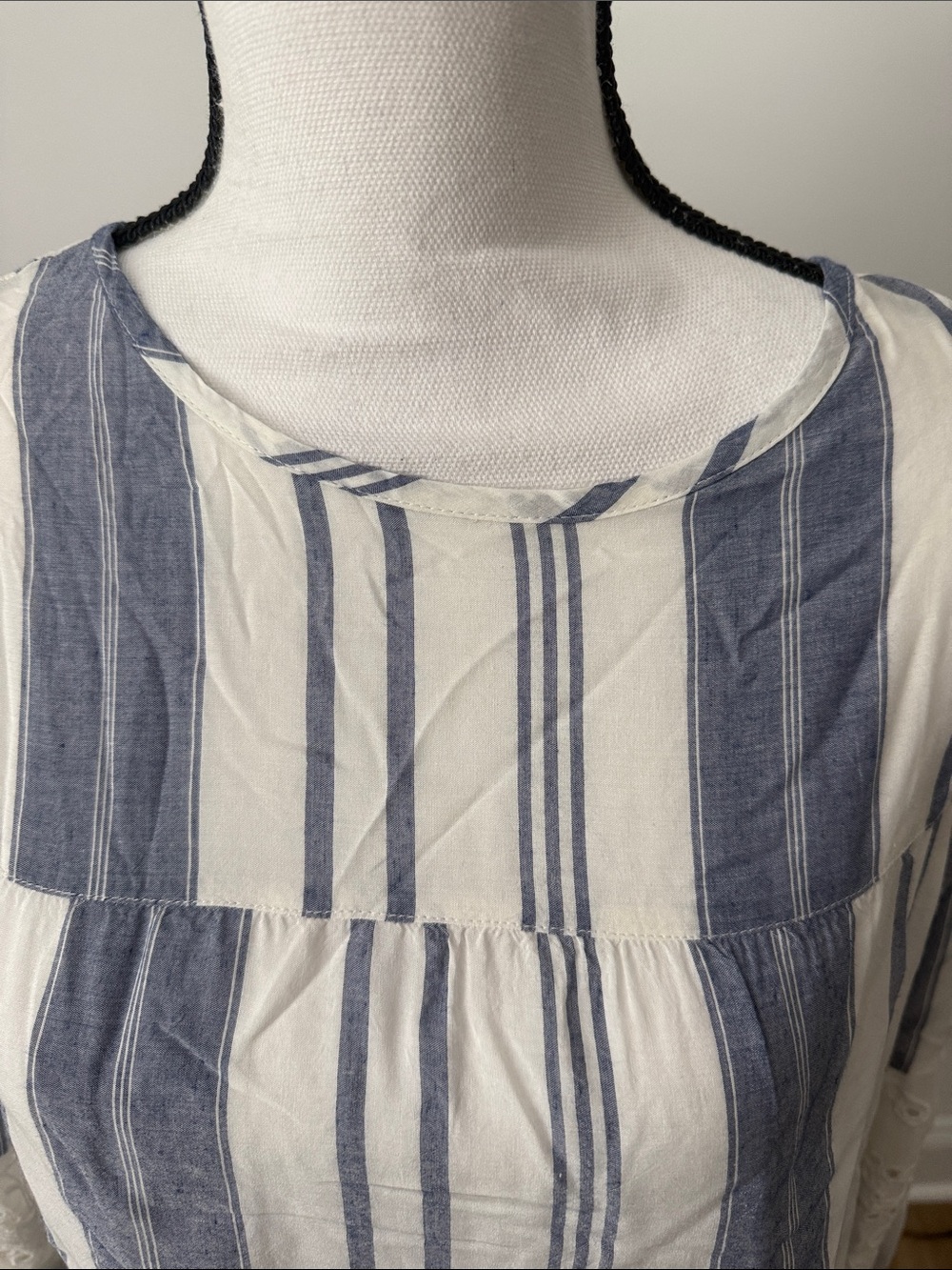 Francesca’s Blue Rain Striped Blue and White Lace Sleeve Women’s Top, Size Small - Picture 2 of 7